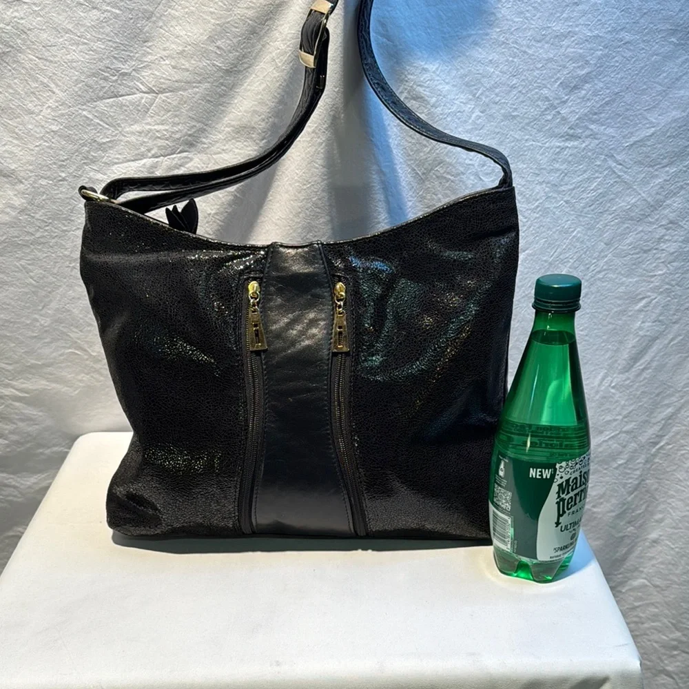 Genuine leather Women Sleek Black Crossbody Bag with Structured Desig